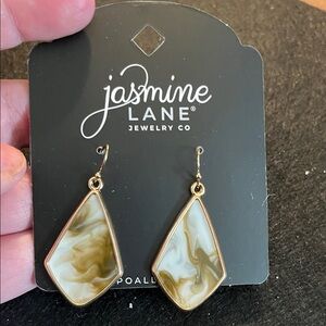 Jasmine Lane Gold and Cream Swirl Earrings